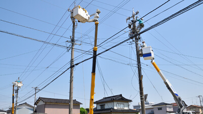 外線工事の作業風景(株式会社鳴和電気商会)